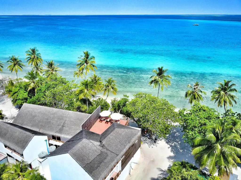 Дигура: Athiri Beach Maldives
