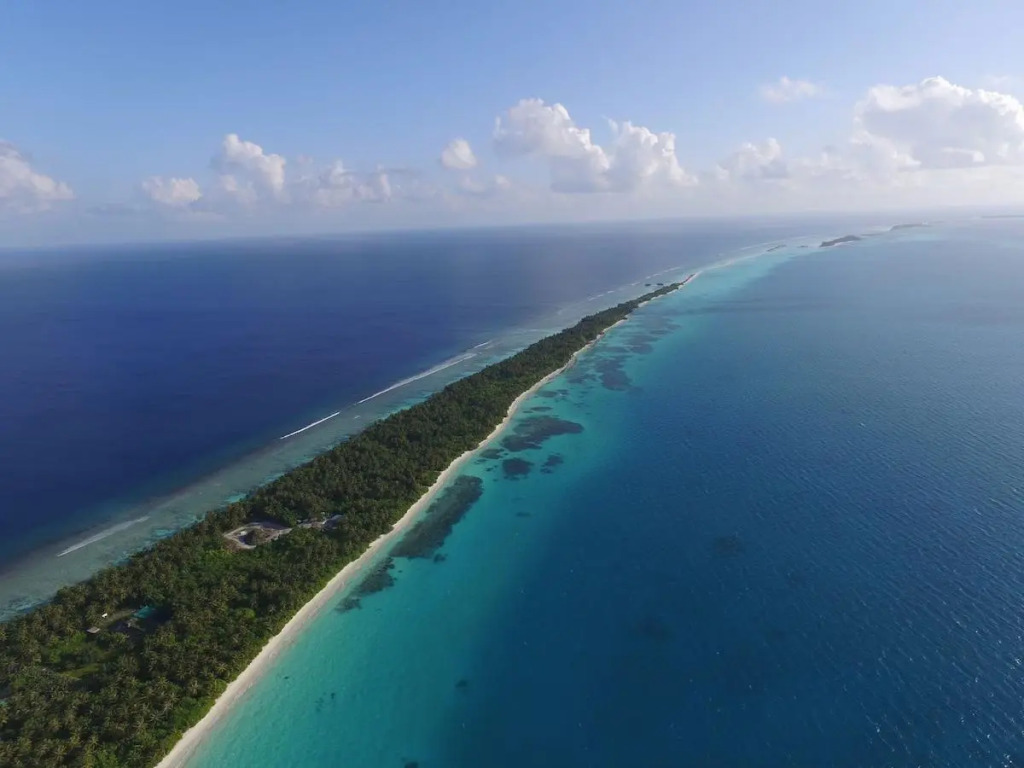 Дигура: Athiri Beach Maldives