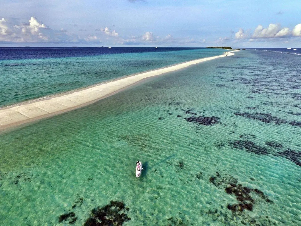 Дигура: Athiri Beach Maldives