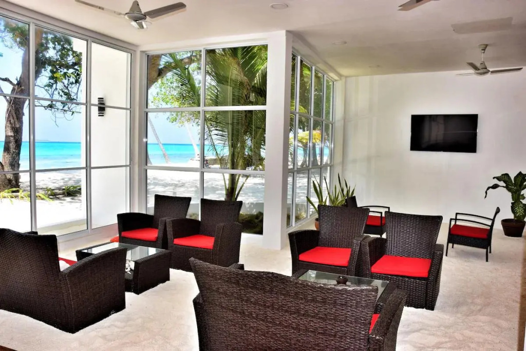 Дигура: Athiri Beach Maldives