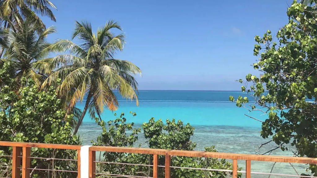 Дигура: Athiri Beach Maldives