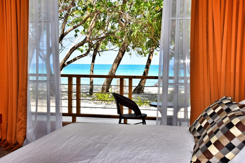 Дигура: Athiri Beach Maldives
