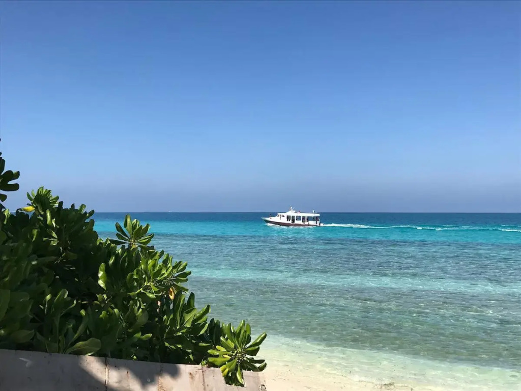 Дигура: Athiri Beach Maldives