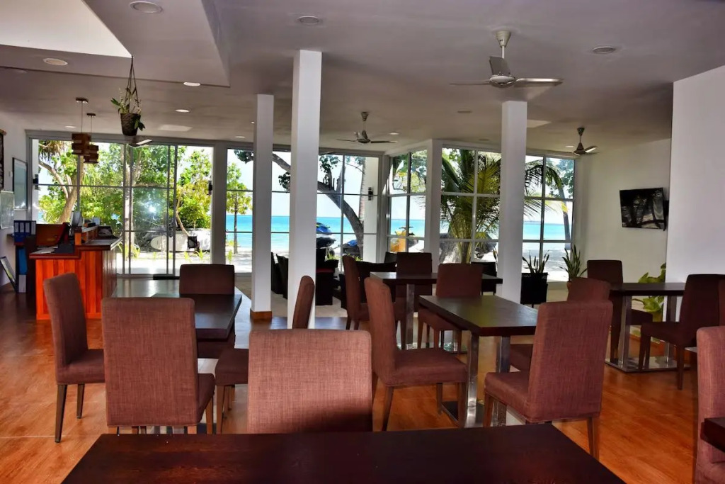 Дигура: Athiri Beach Maldives