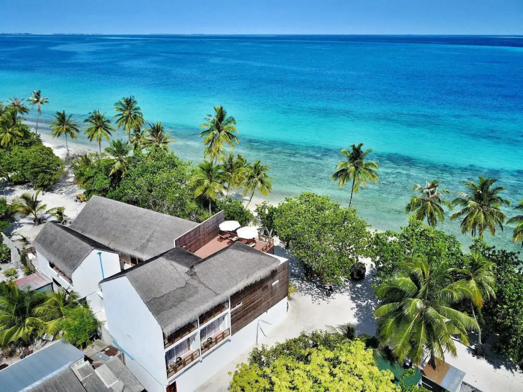 Дигура: Athiri Beach Maldives