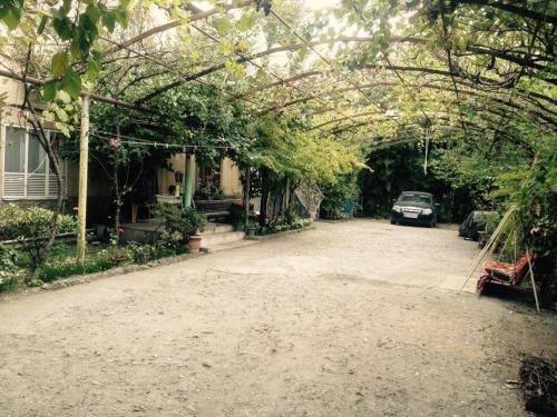 Телави: Guest House Gzirishvili