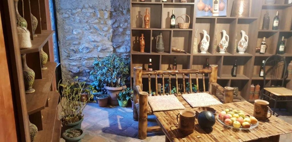 Телави: Guest House Gzirishvili