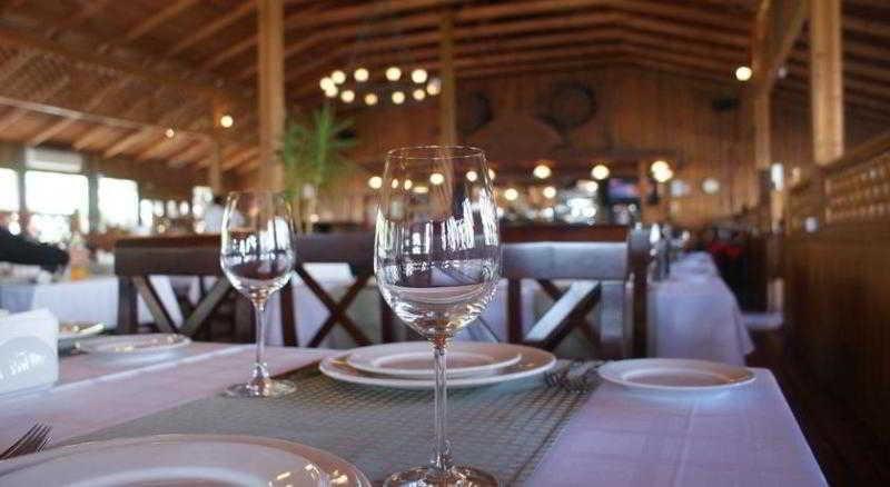Баку: Crescent Beach Hotel & Leisure Resort