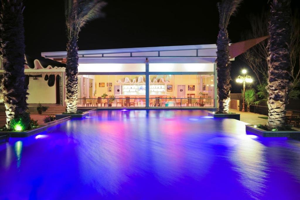 Баку: Crescent Beach Hotel & Leisure Resort
