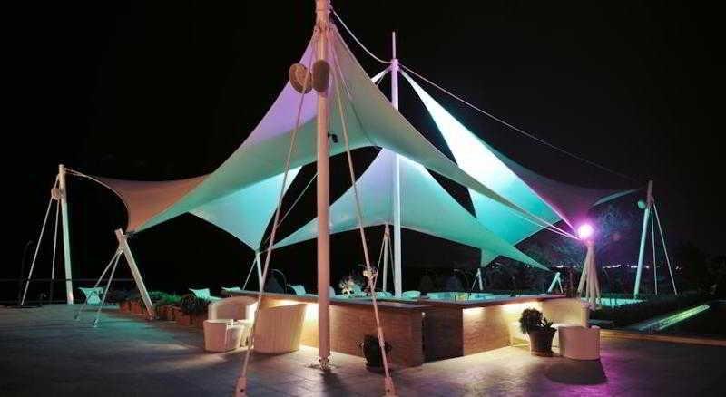 Баку: Crescent Beach Hotel & Leisure Resort