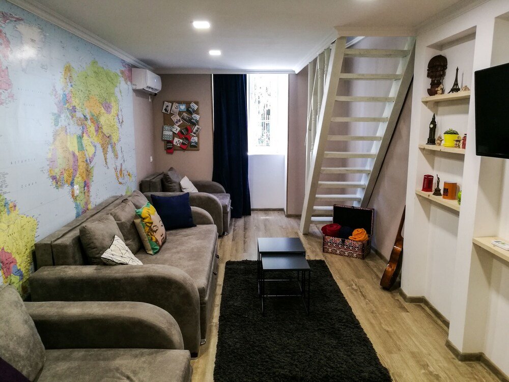 Тбилиси: Falcon Apartments