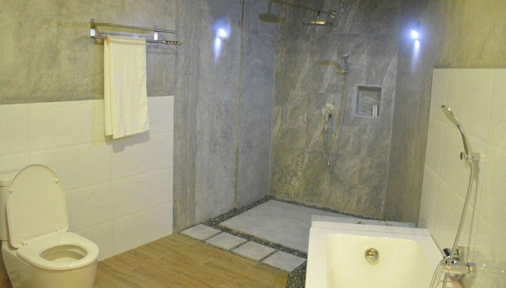 Фувамула: Equator Residence