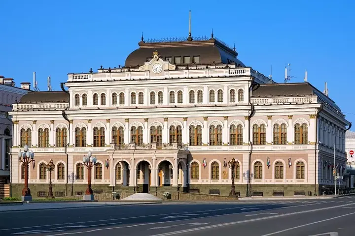 Казань: Апартаменты У Кремля с Видом на Мечеть