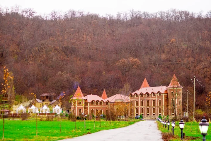 Губа: Отель Chateau Qusar