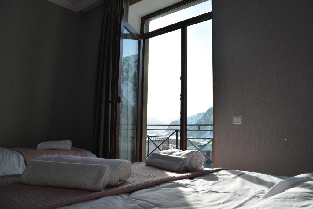 Степанцминда: Hotel Elegant