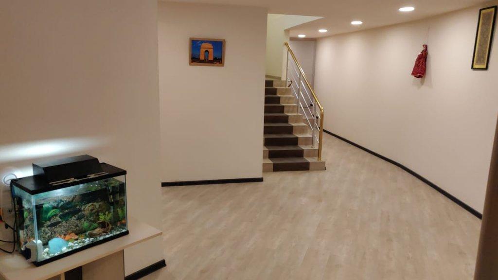 Ереван: Отель Shree Gopal Gayatri Lok Deluxe