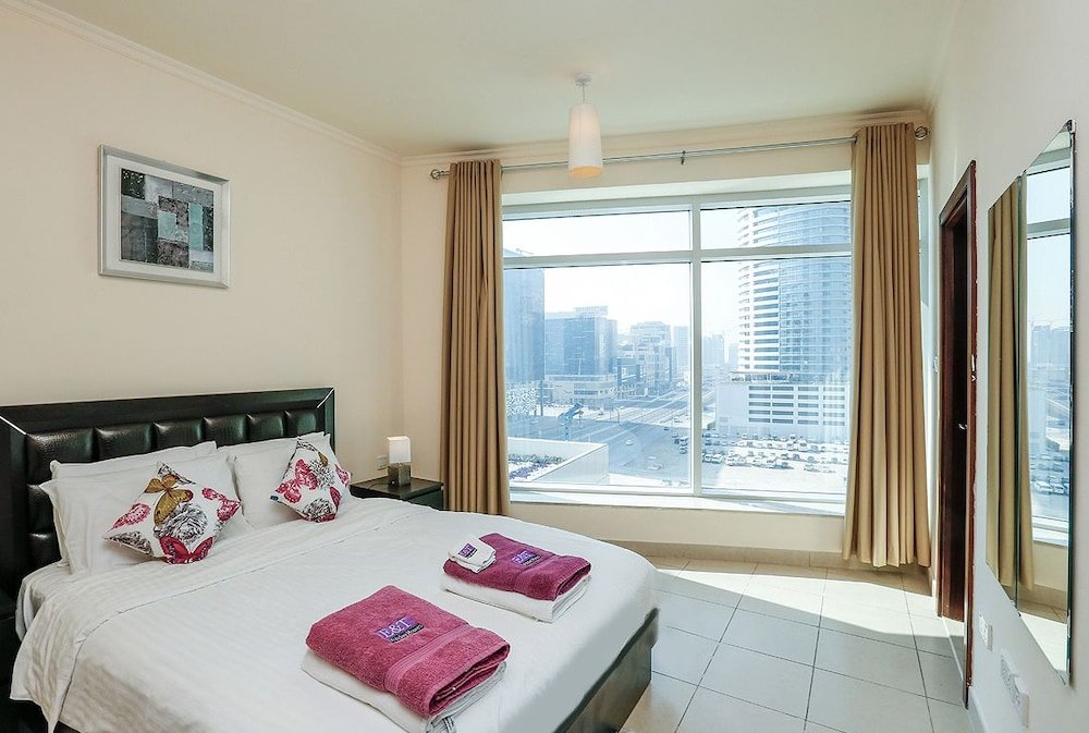 Дубай: Kennedy Towers - Burj Views