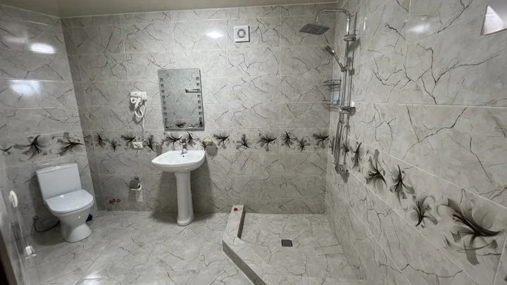 Гонио: Отель Zura