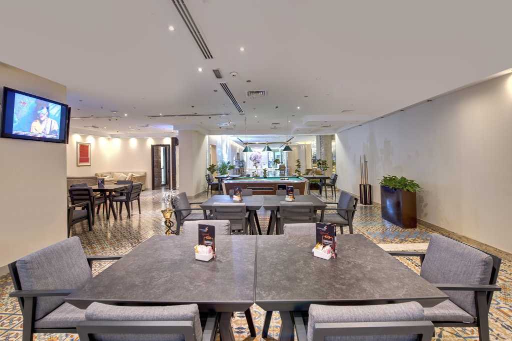 Дубай: Отель Two Seasons Hotel & Apartments