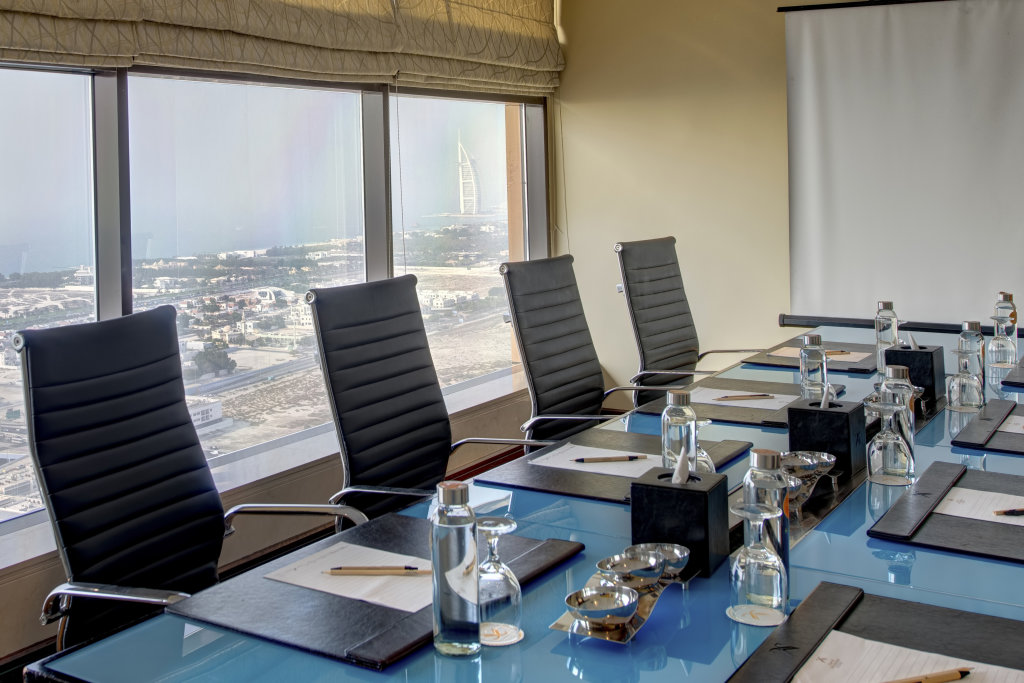Дубай: Отель Two Seasons Hotel & Apartments