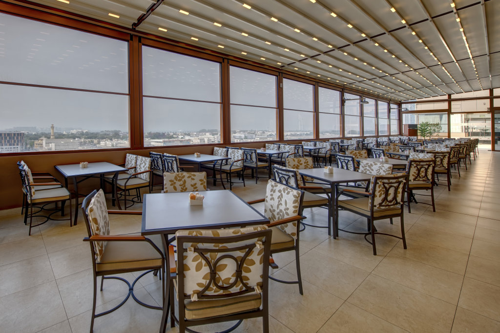 Дубай: Отель Two Seasons Hotel & Apartments