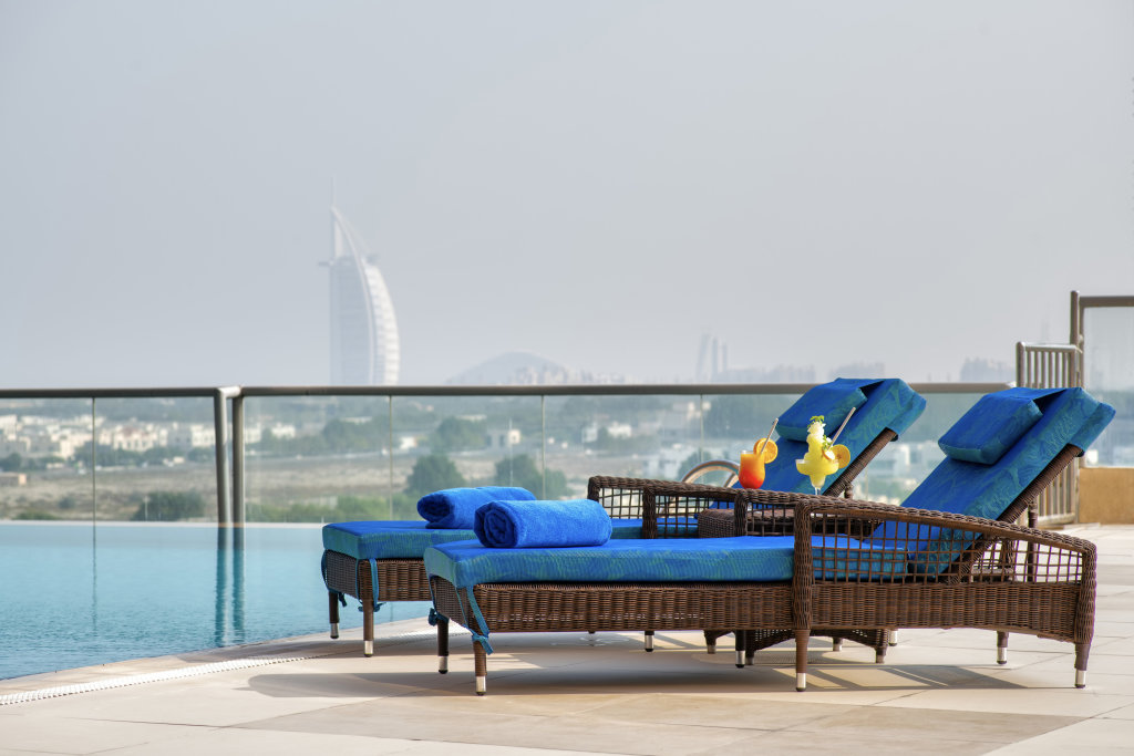 Дубай: Отель Two Seasons Hotel & Apartments