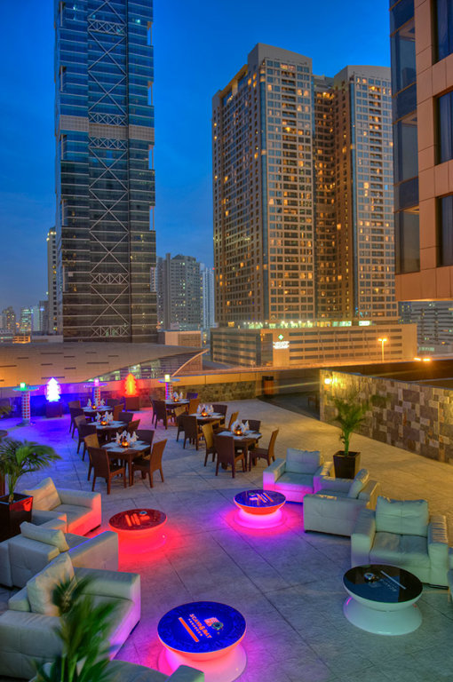 Дубай: Отель Two Seasons Hotel & Apartments