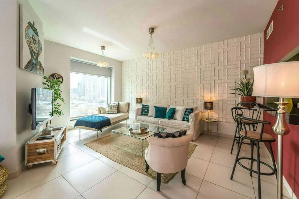Дубай: Lofts West 202