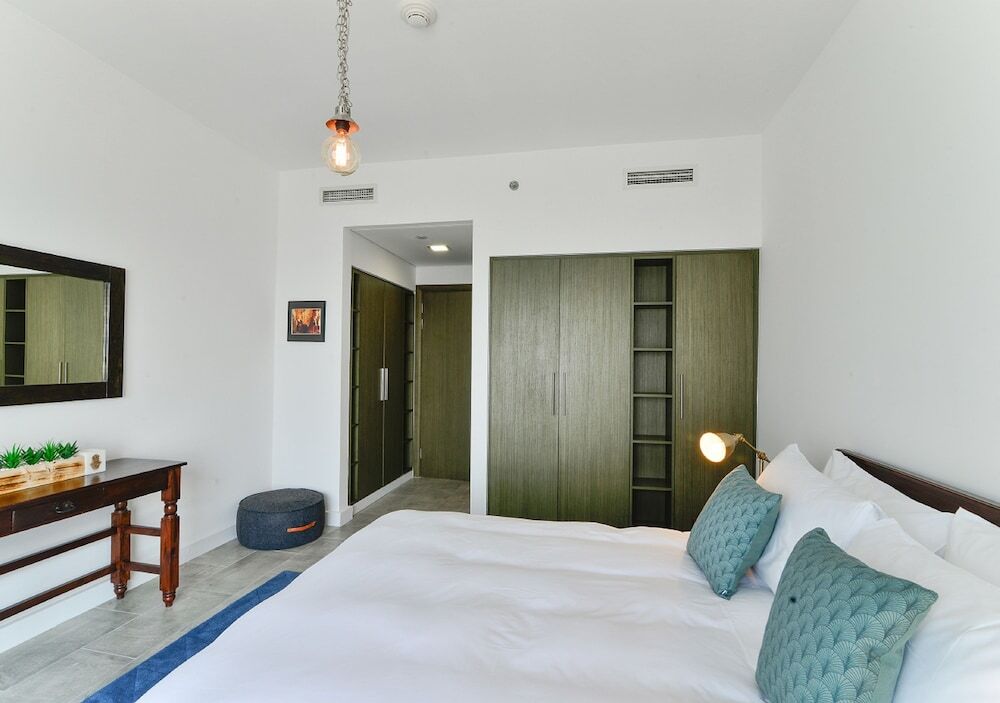 Дубай: Lofts Towers Ease by Emaar