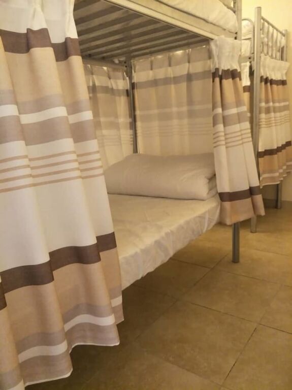 Дубай: California Hostel
