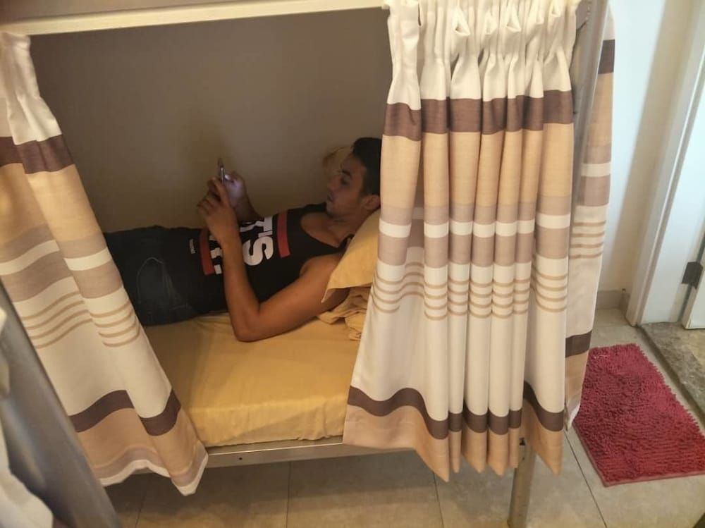 Дубай: California Hostel
