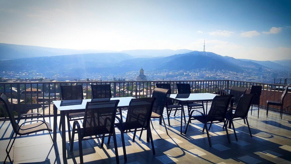 Тбилиси: Отель Upstairs Hotel Tbilisi