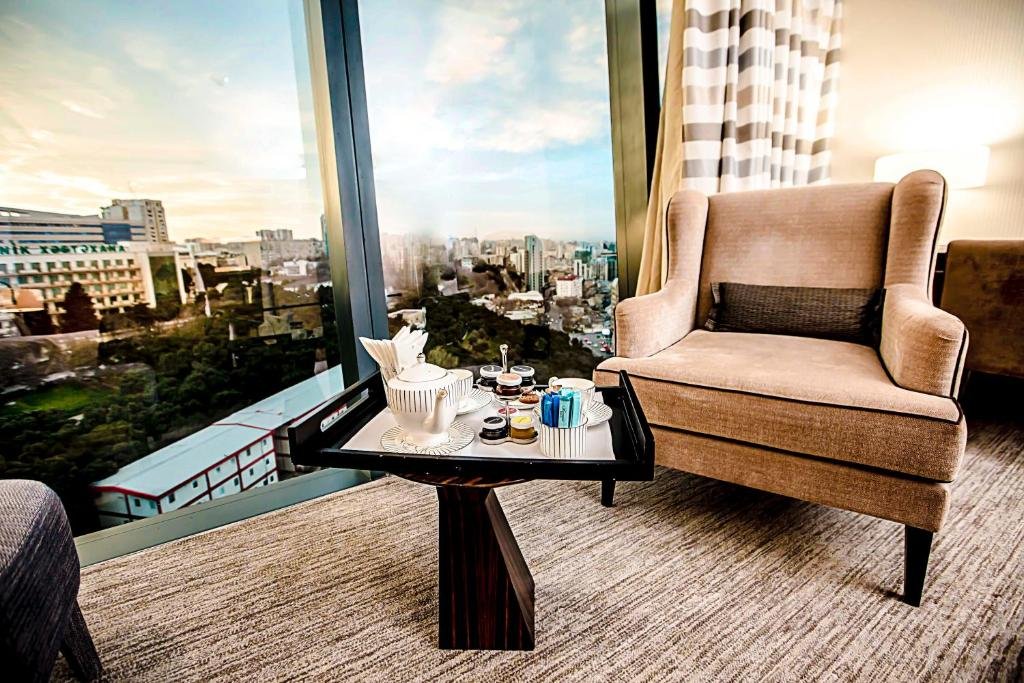 Баку: Апартаменты в отеле Fairmont Baku в комплексе «Огненные башни»