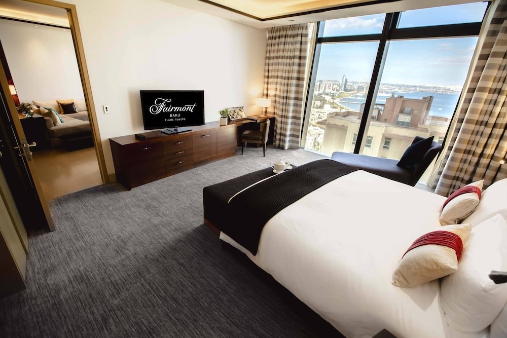 Баку: Апартаменты в отеле Fairmont Baku в комплексе «Огненные башни»