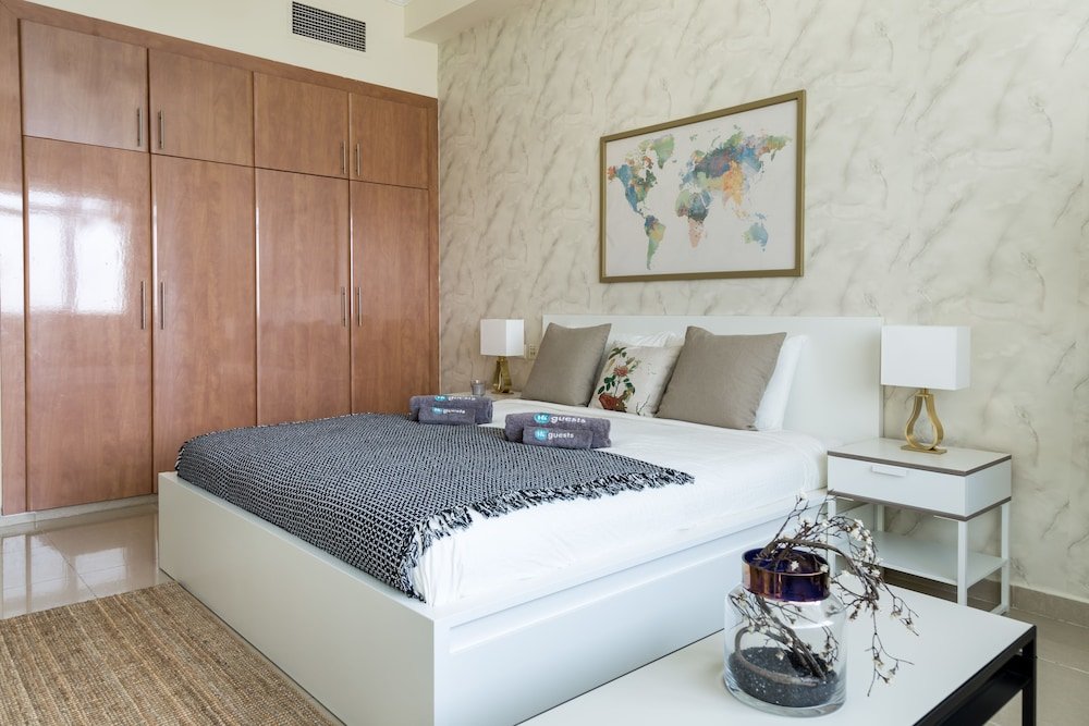 Дубай: HiGuests Vacation Homes - Lake City