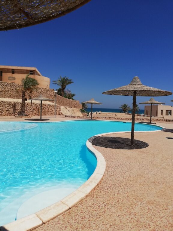 Айн-Сохна: Beach front chalet