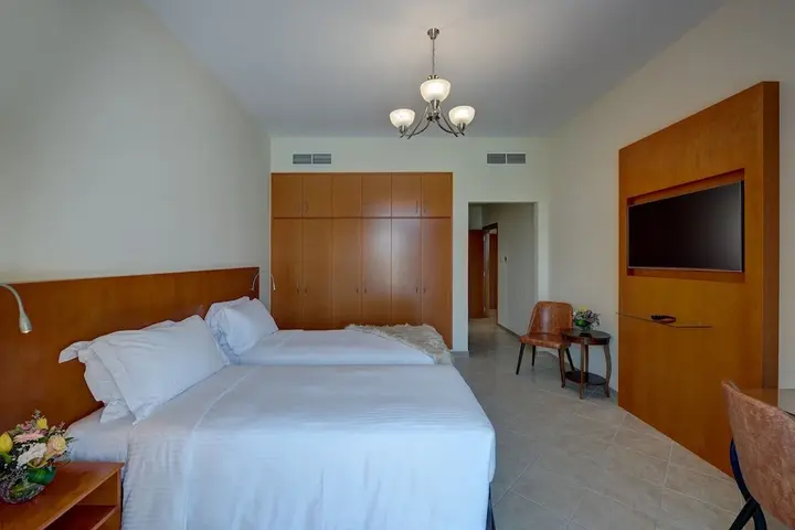 Дубай: J5 Holiday Homes 3BR Apartment