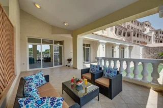 Дубай: J5 Holiday Homes 3BR Apartment