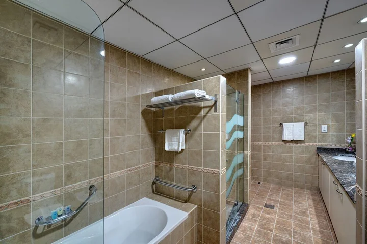 Дубай: J5 Holiday Homes 3BR Apartment