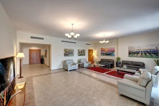 Дубай: J5 Holiday Homes 3BR Apartment