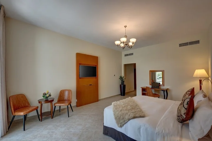Дубай: J5 Holiday Homes 3BR Apartment