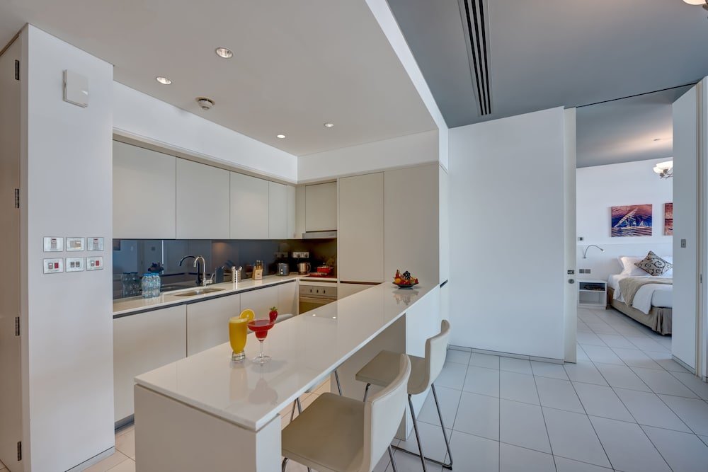 Дубай: J5 Holiday Homes 1 BR Apartment