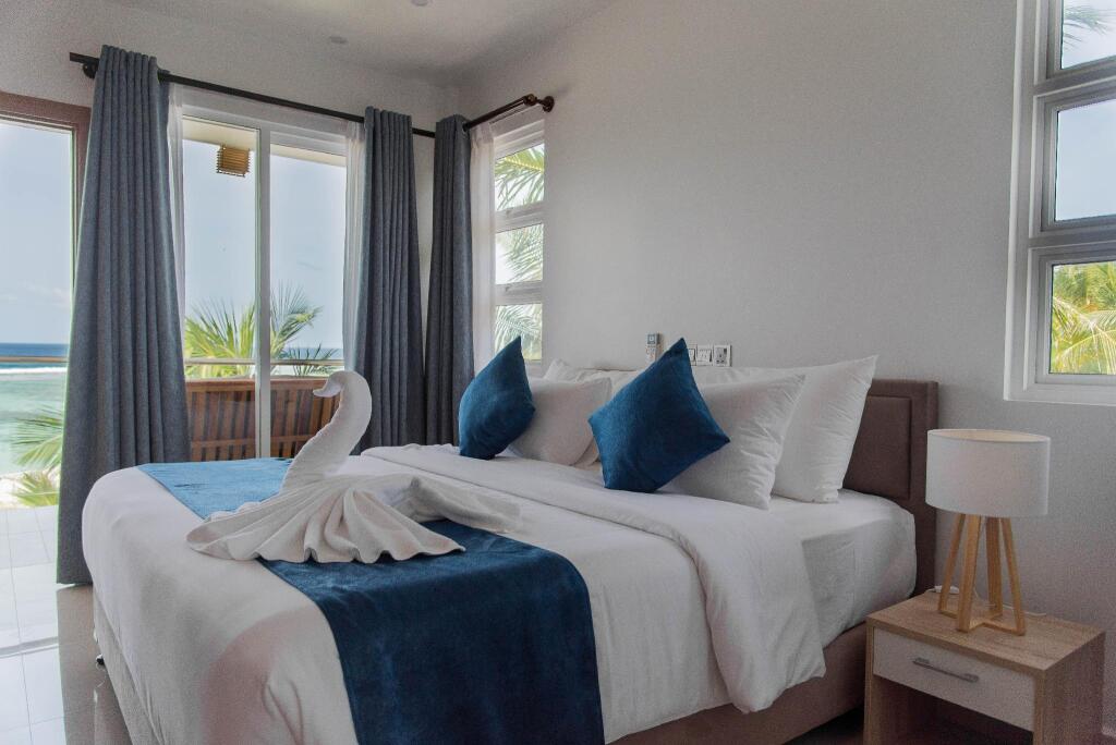 Тулусду: Reef Edge Thulusdhoo