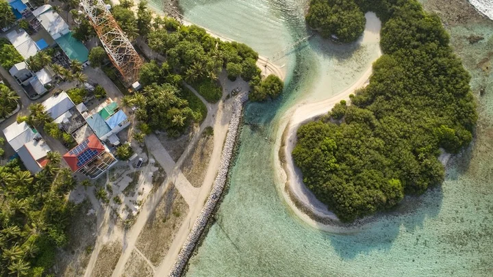 Тулусду: Reef Edge Thulusdhoo
