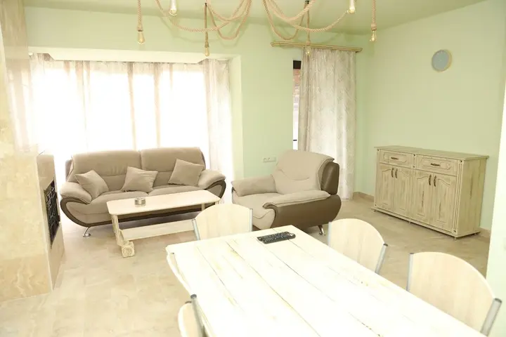 Цахкадзор: Teghenis Rest House