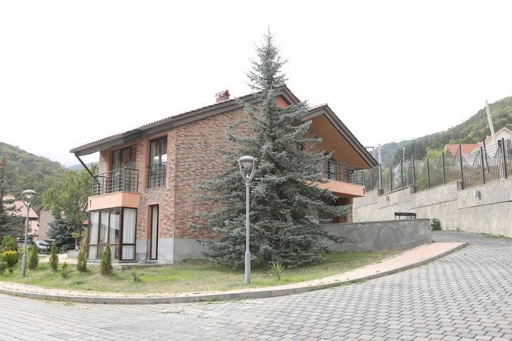 Цахкадзор: Teghenis Rest House