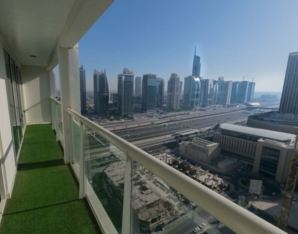 Дубай: Marina Crown Tower