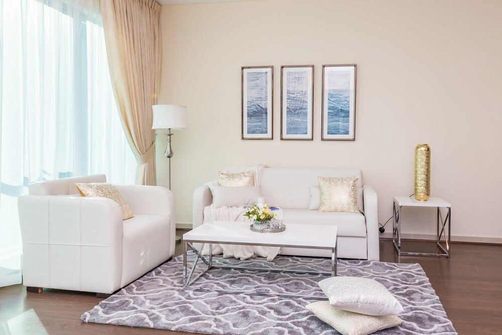 Дубай: 2 BR in Shemara by Deluxe Holiday Homes