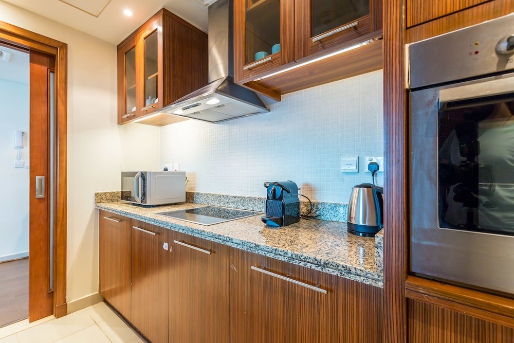 Дубай: 2 BR in Shemara by Deluxe Holiday Homes