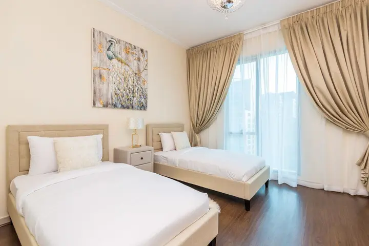 Дубай: 2 BR in Shemara by Deluxe Holiday Homes